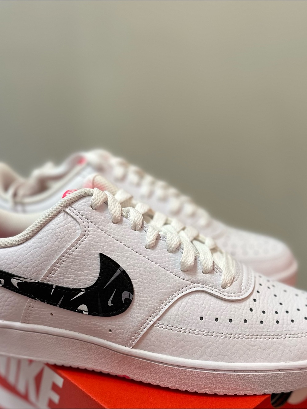 Nike White Leather court Low-Top